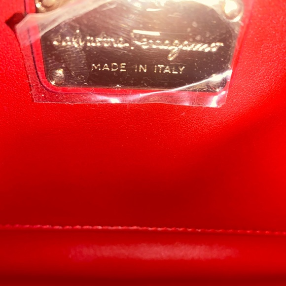 Authentic Salvador Ferragamo red Bag. - Picture 6 of 6